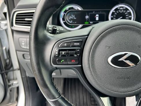 Used 2018 Kia Niro EX FWD image 21