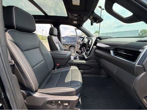 Used 2025 GMC Yukon XL Elevation w/ Technology Package AWD/4WD image 6