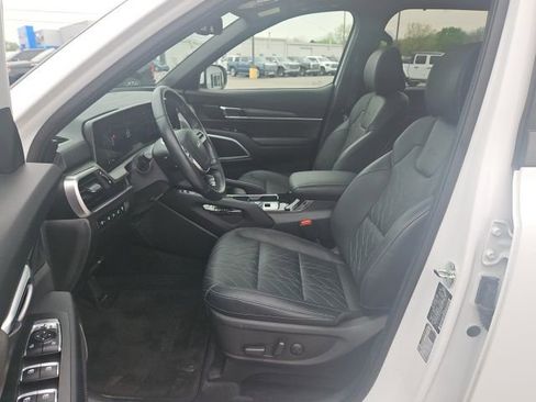 Used 2025 Kia Telluride AWD image 23