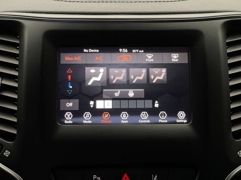 Used 2021 Jeep Cherokee Latitude Plus FWD image 24