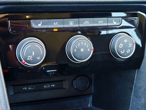 Used 2023 Volkswagen Taos SE w/ Black Wheel Package FWD image 15