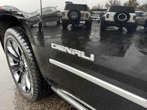 Used 2019 GMC Yukon XL Denali w/ Denali Ultimate Package image 11
