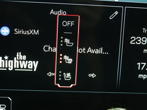 Used 2025 GMC Yukon XL Denali image 26