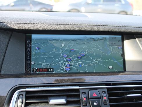 Used 2012 BMW 750i xDrive image 23