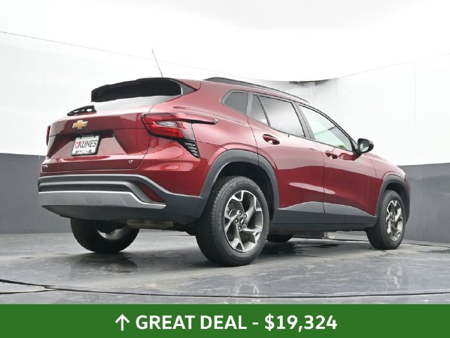 Used 2025 Chevrolet Trax LT FWD image 46