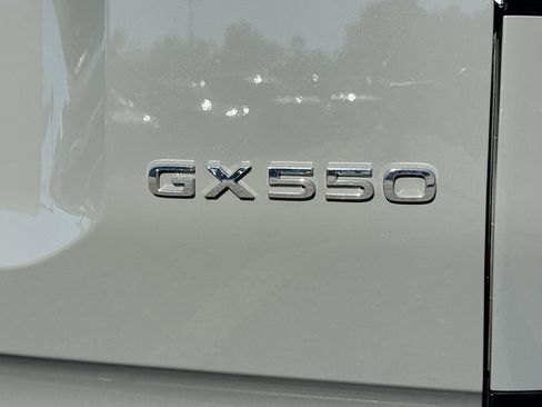 Used 2024 Lexus GX 550 w/ Accessory Package (Z1) AWD/4WD image 11