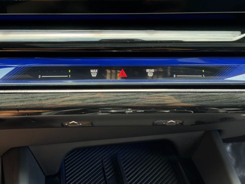 Used 2025 BMW i5 eDrive40i w/ M Sport Package RWD image 33