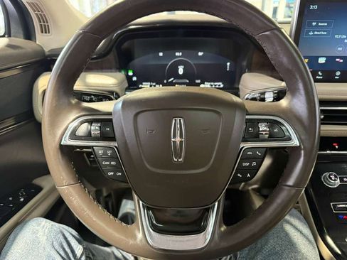 Used 2022 Lincoln Nautilus Reserve AWD/4WD image 11