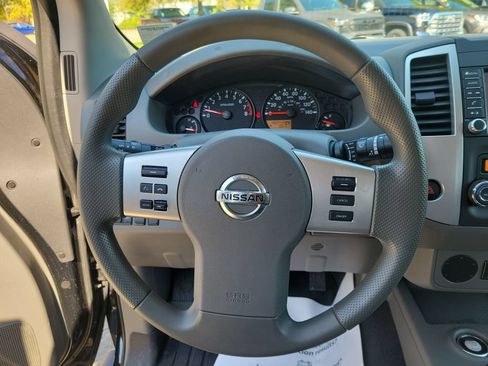Used 2021 Nissan Frontier SV w/ Midnight Edition Floor Mats RWD image 18