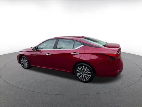 Used 2025 Nissan Altima 2.5 SV FWD image 10
