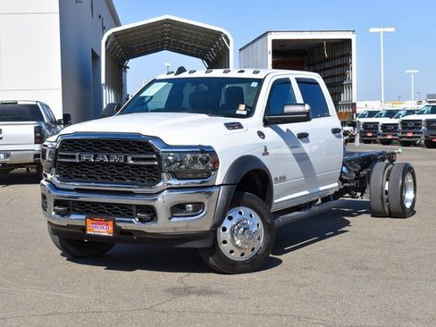 Used 2022 RAM 5500 Tradesman w/ Chrome Appearance Group image 4