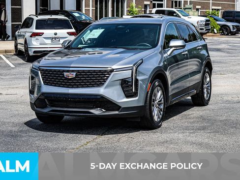 Used 2024 Cadillac XT4 Premium Luxury FWD image 3