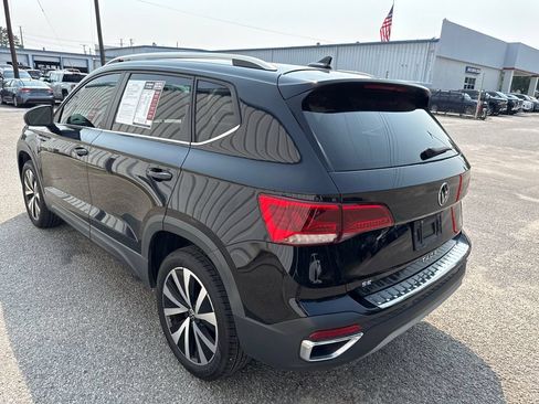 Used 2022 Volkswagen Taos SE FWD image 6