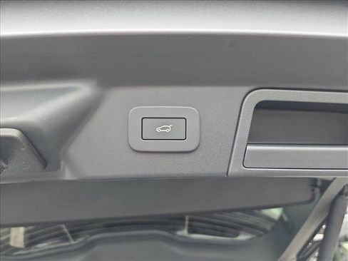 New 2026 Land Rover Range Rover Velar Dynamic SE AWD/4WD image 13