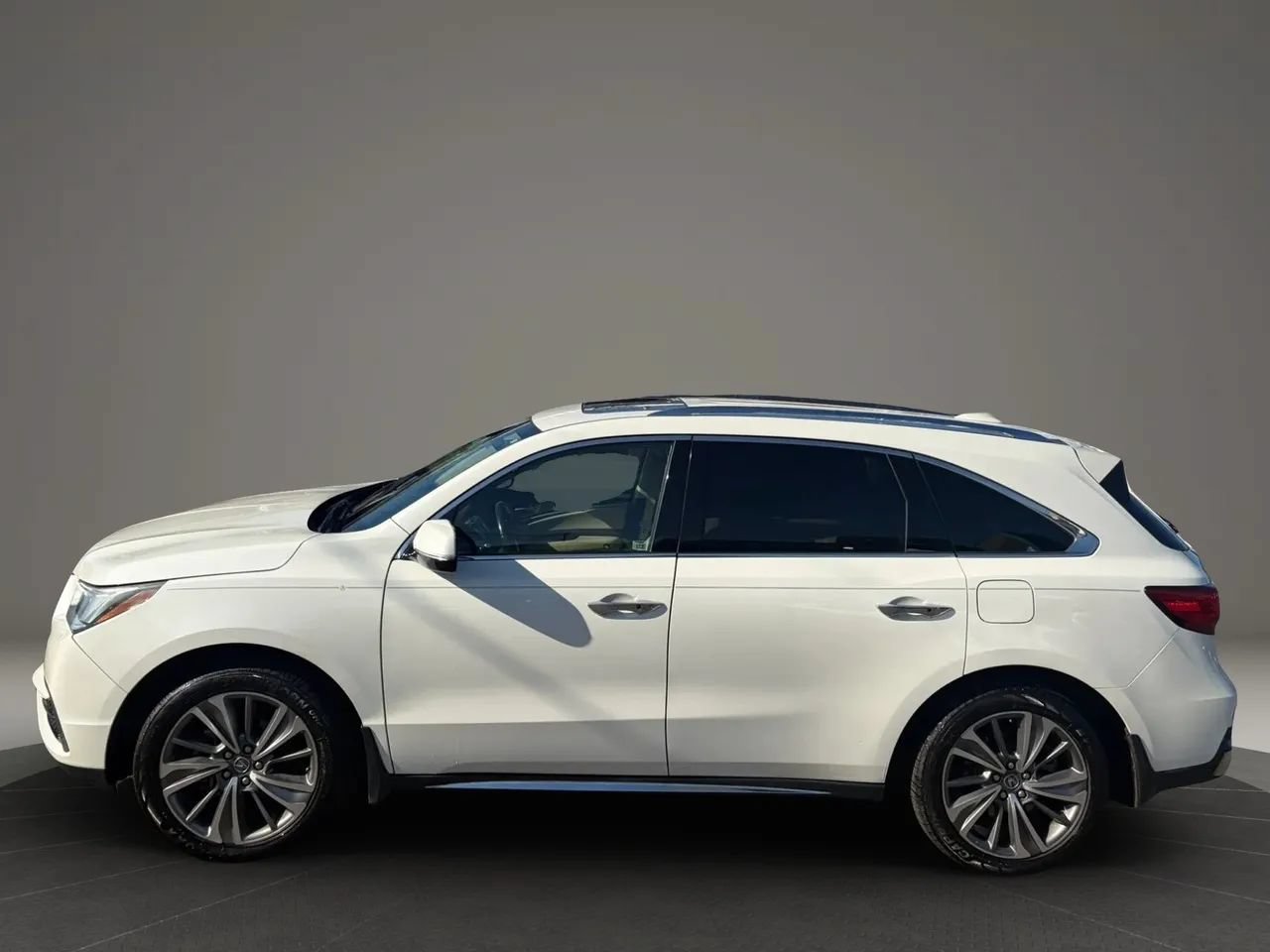 Used 2017 Acura MDX w/ Technology Package AWD/4WD image 2