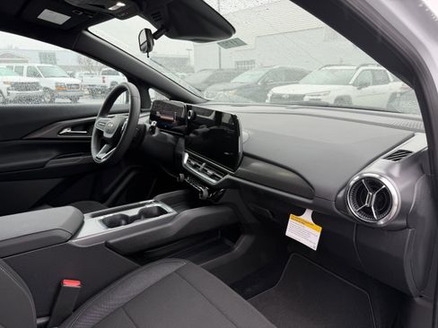 New 2026 Chevrolet Equinox EV LT image 25