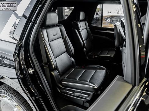 Used 2025 Cadillac Escalade Premium Luxury AWD/4WD image 44