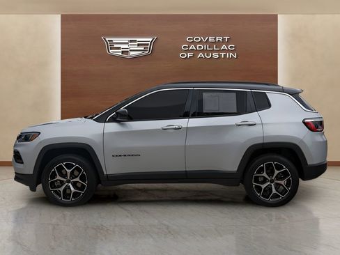 Used 2025 Jeep Compass Limited AWD/4WD image 2