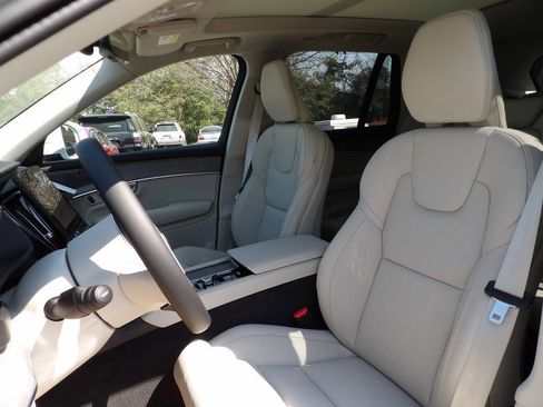 New 2026 Volvo XC90 T8 Ultra w/ Protection Package Premier AWD/4WD image 11