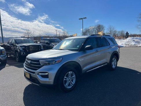 Certified 2021 Ford Explorer XLT w/ Equipment Group 202A image 3