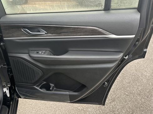 New 2025 Jeep Grand Cherokee L Limited image 18