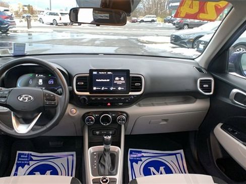 Used 2024 Hyundai Venue SEL image 21