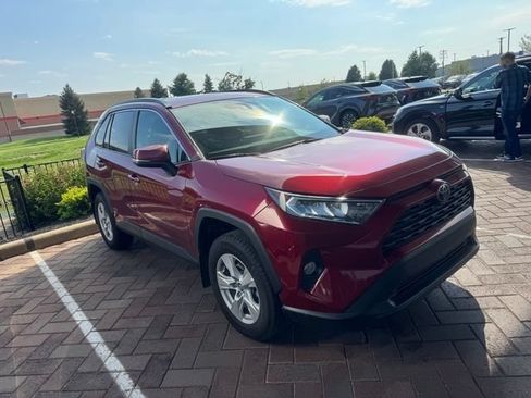 Used 2020 Toyota RAV4 XLE w/ Convenience Package AWD/4WD image 3