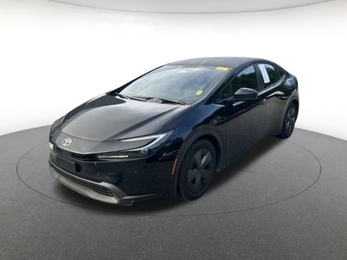Used 2024 Toyota Prius LE FWD image 3