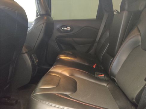 Used 2021 Jeep Cherokee Trailhawk AWD/4WD image 18