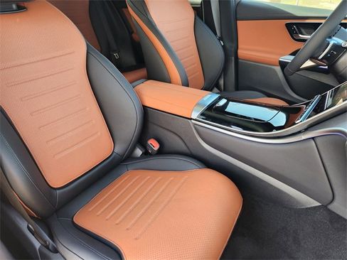 New 2025 Mercedes-Benz GLC 300 4MATIC image 16