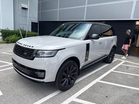 Used 2024 Land Rover Range Rover SV AWD/4WD image 5