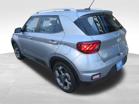 Used 2025 Hyundai Venue SEL FWD image 3