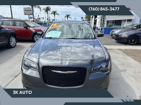 Used 2019 Chrysler 300 Touring w/ Sport Appearance Package RWD image 2