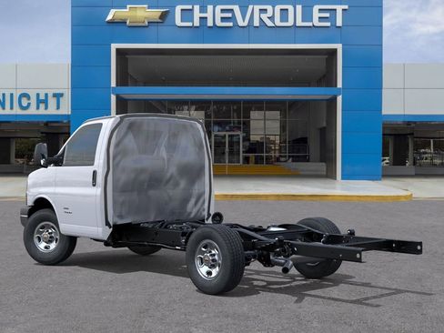 New 2025 Chevrolet Express 3500 Work Van w/ Power Convenience Package image 3