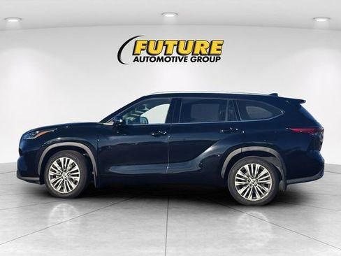 Used 2023 Toyota Highlander Platinum image 9