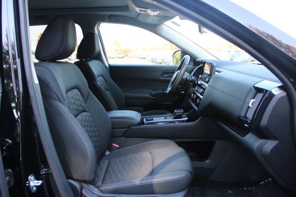 Used 2025 Nissan Pathfinder SV w/ SV Premium Package AWD/4WD image 14