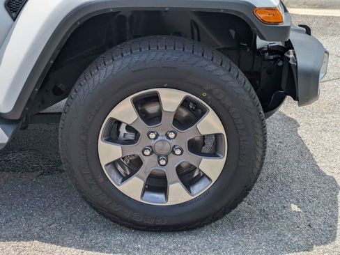 Used 2018 Jeep Wrangler Unlimited Sahara w/ LED Lighting Group AWD/4WD image 7