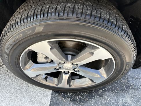 Used 2025 Jeep Grand Cherokee Limited RWD image 6