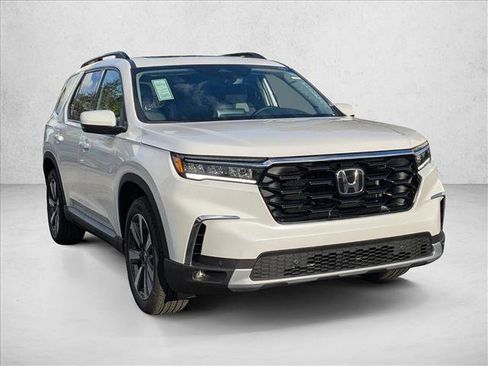 New 2025 Honda Pilot Touring image 6
