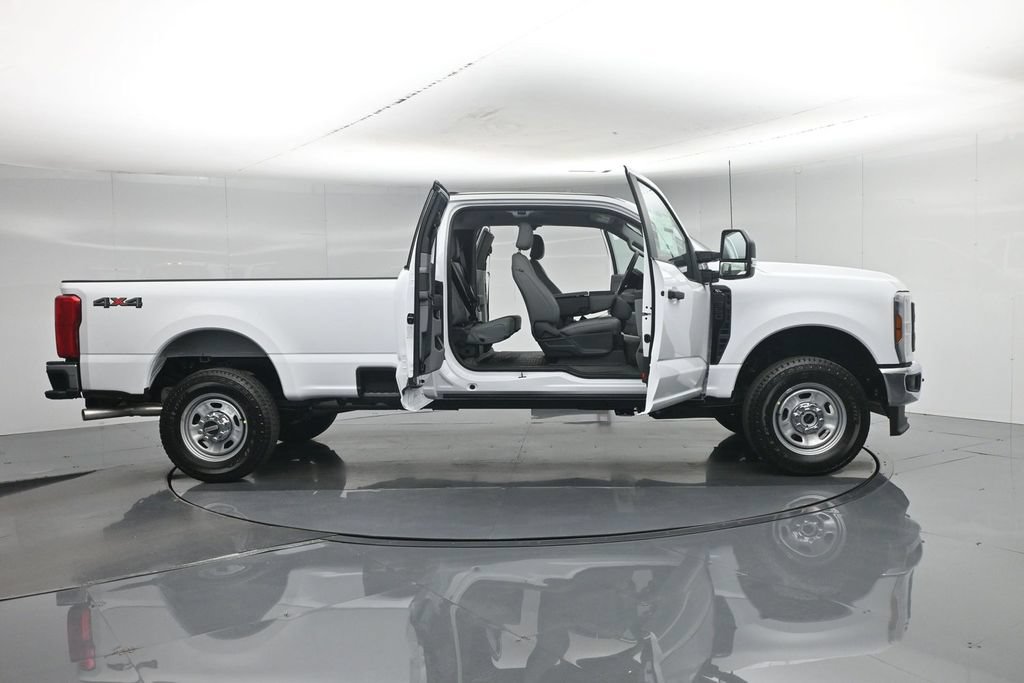 New 2027 Ford F350 XL w/ XL Chrome Package AWD/4WD image 4