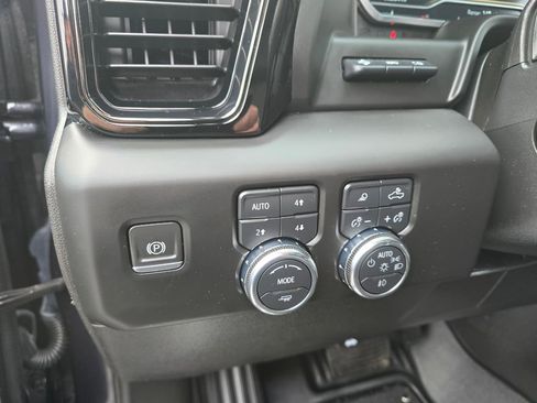 Used 2022 GMC Sierra 1500 AT4 w/ AT4 Premium Package image 19