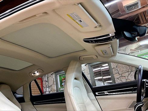Used 2019 Porsche Panamera w/ Premium Package image 17