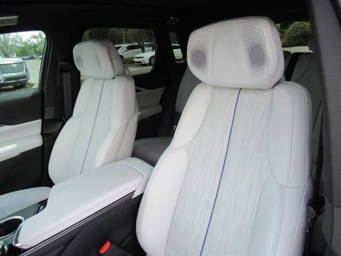 New 2026 Cadillac Lyriq Premium Luxury image 16