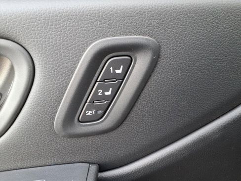 Used 2025 Honda Pilot TrailSport image 18