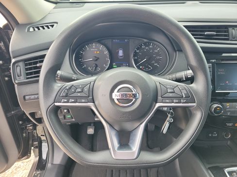 Used 2020 Nissan Rogue S FWD image 22