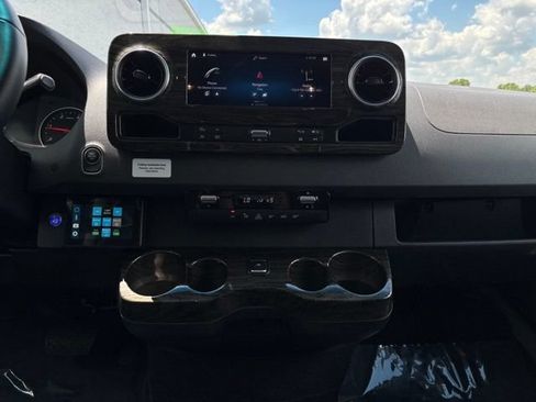 Used 2024 Mercedes-Benz Sprinter 3500 image 21