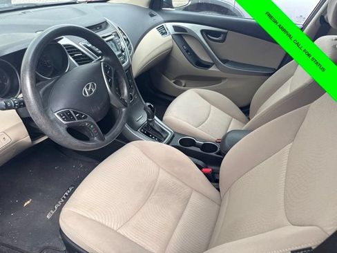 Used 2014 Hyundai Elantra SE w/ Option Group 02 FWD image 13