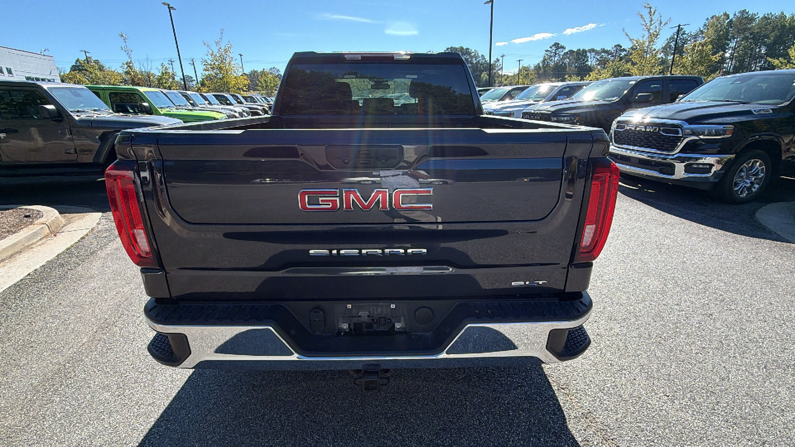 Used 2025 GMC Sierra 1500 SLT AWD/4WD image 9