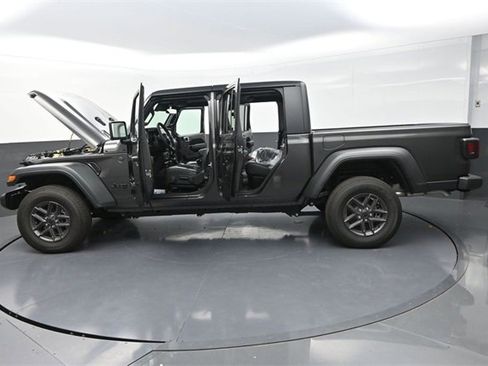 New 2025 Jeep Gladiator Sport image 27