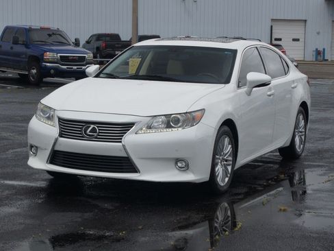 Used 2015 Lexus ES 350 w/ Luxury Package FWD image 2